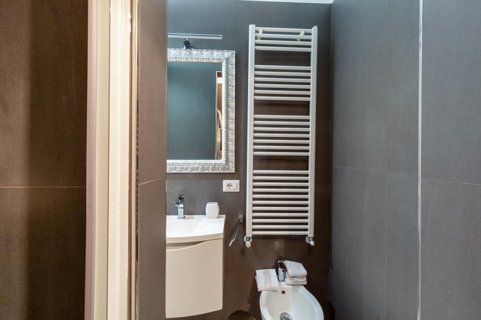 Modern Apartment In Флоренция Екстериор снимка